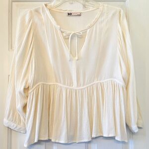 So brand 3/4 sleeve cream color top. Size small